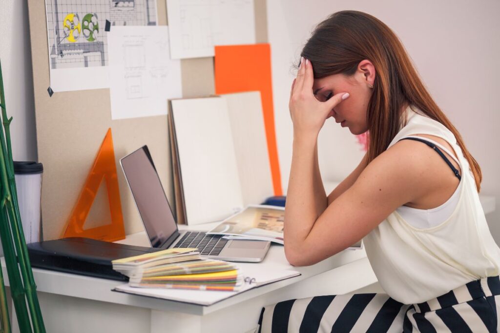 Psicóloga Bia Morais fala sobre a Síndrome de Burnout e o Estresse