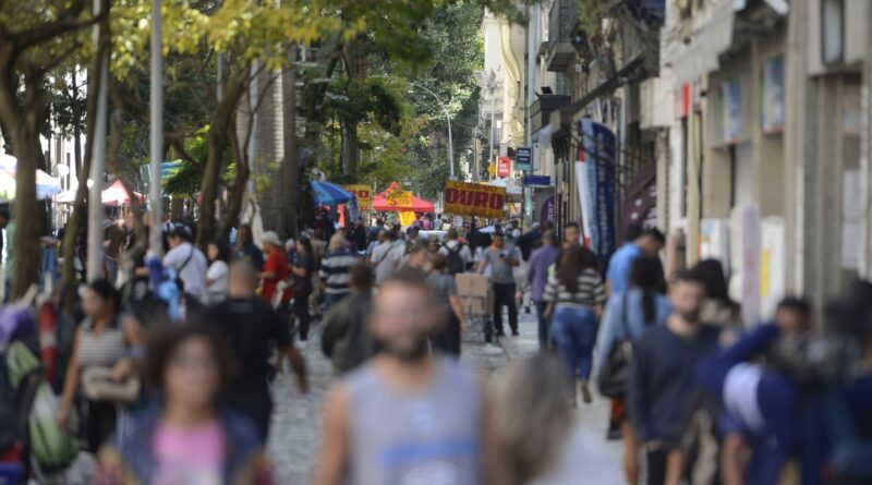 Casos de covid-19 seguem em queda no estado do Rio