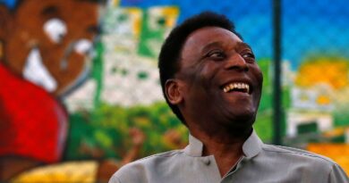 Estado de saúde de Pelé melhora, mas ainda não há previsão de alta