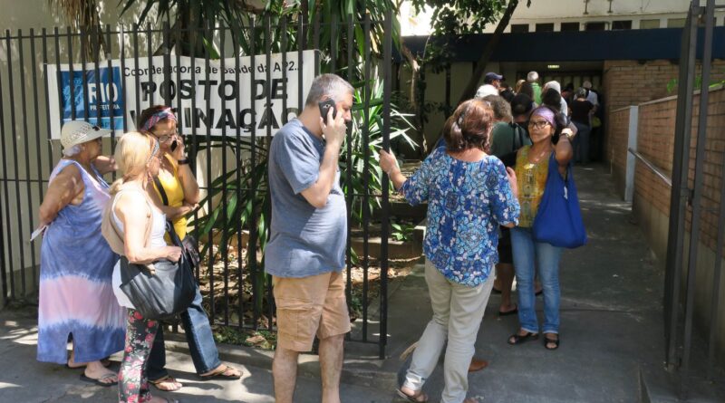 Rio de Janeiro distribui doses de vacina bivalente contra a covid-19