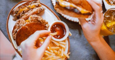 O ritmo de vida acelerado faz com que muitas pessoas deixem de cuidar da saúde, principalmente quando o assunto são os alimentos consumidos no dia a dia. 
