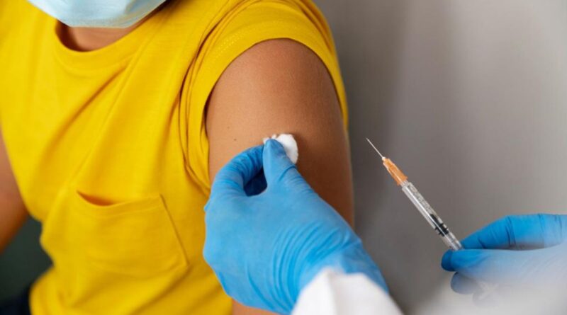Especialistas explicam variantes e reforçam importância da vacinação coletiva