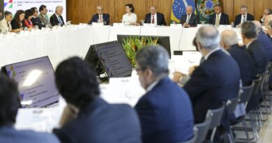 Ministra defende retomada do complexo econômico-industrial da saúde