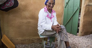 Parteira e raizeira dona Flor do Moinho é homenageada após a morte