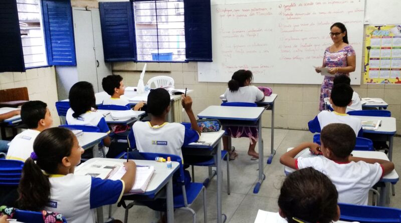 Senado aprova política de qualidade de vida para educadores