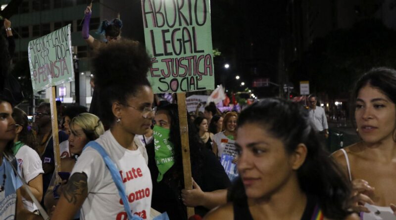 Estudo aponta que negras são mais vulneráveis ao aborto no Brasil