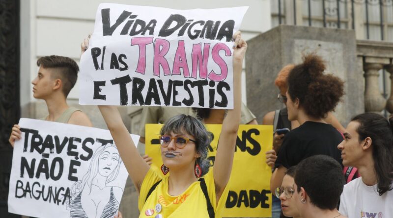 Novembro Azul deve incluir mulheres trans, defendem urologistas