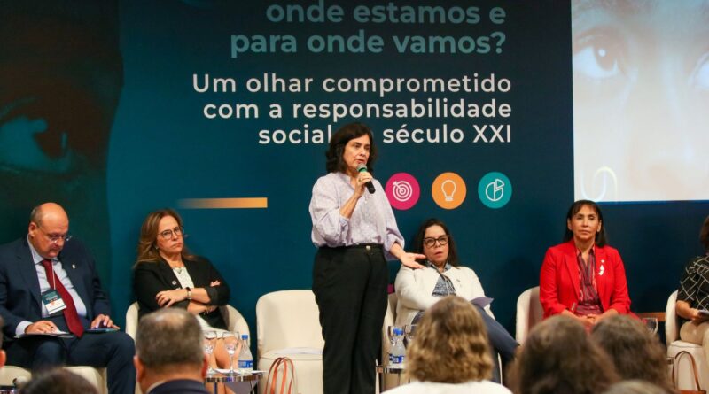 Ministra destaca ética como parte da formação médica de qualidade